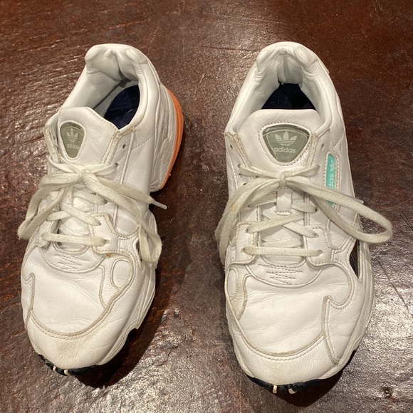 Adidas Falcon shoe - Picture 2 of 2